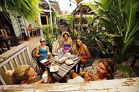 Relaxing at the Paia Bay Coffee shop